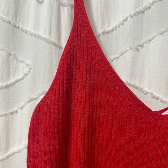 Divided Ribbed Knit Tank Top - Picture 3 of 6